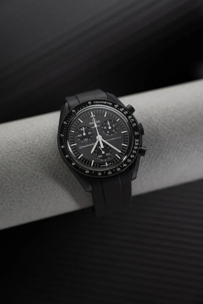 Curved rubber strap - black